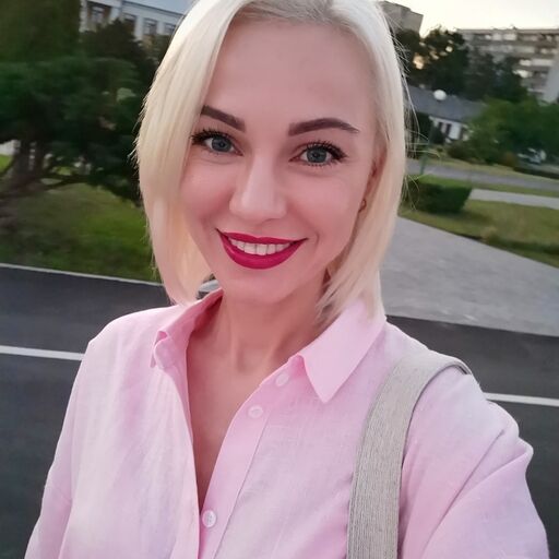 Natallia vom Smart-Home-Fox ist in der Nahaufnahme zu sehen